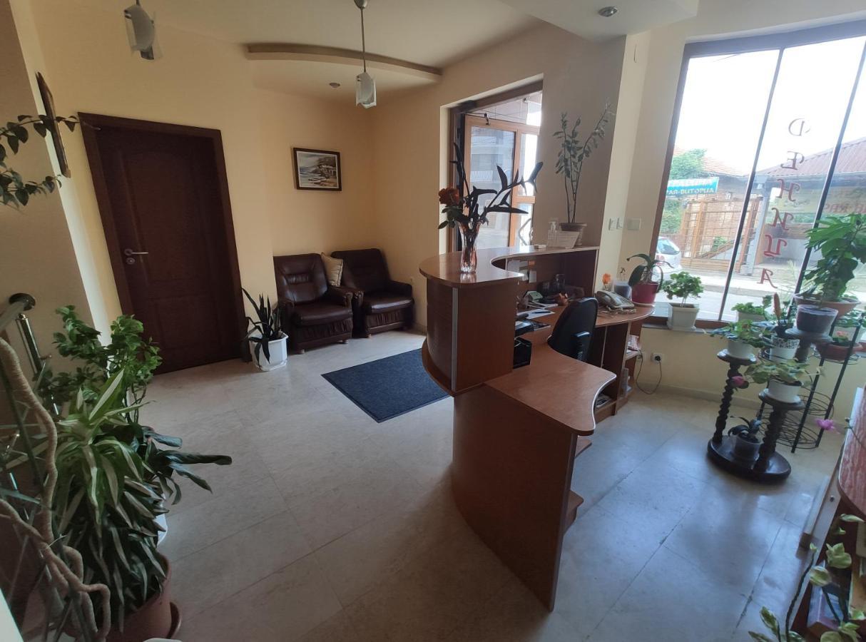 אובזור Family Hotel Denica מראה חיצוני תמונה